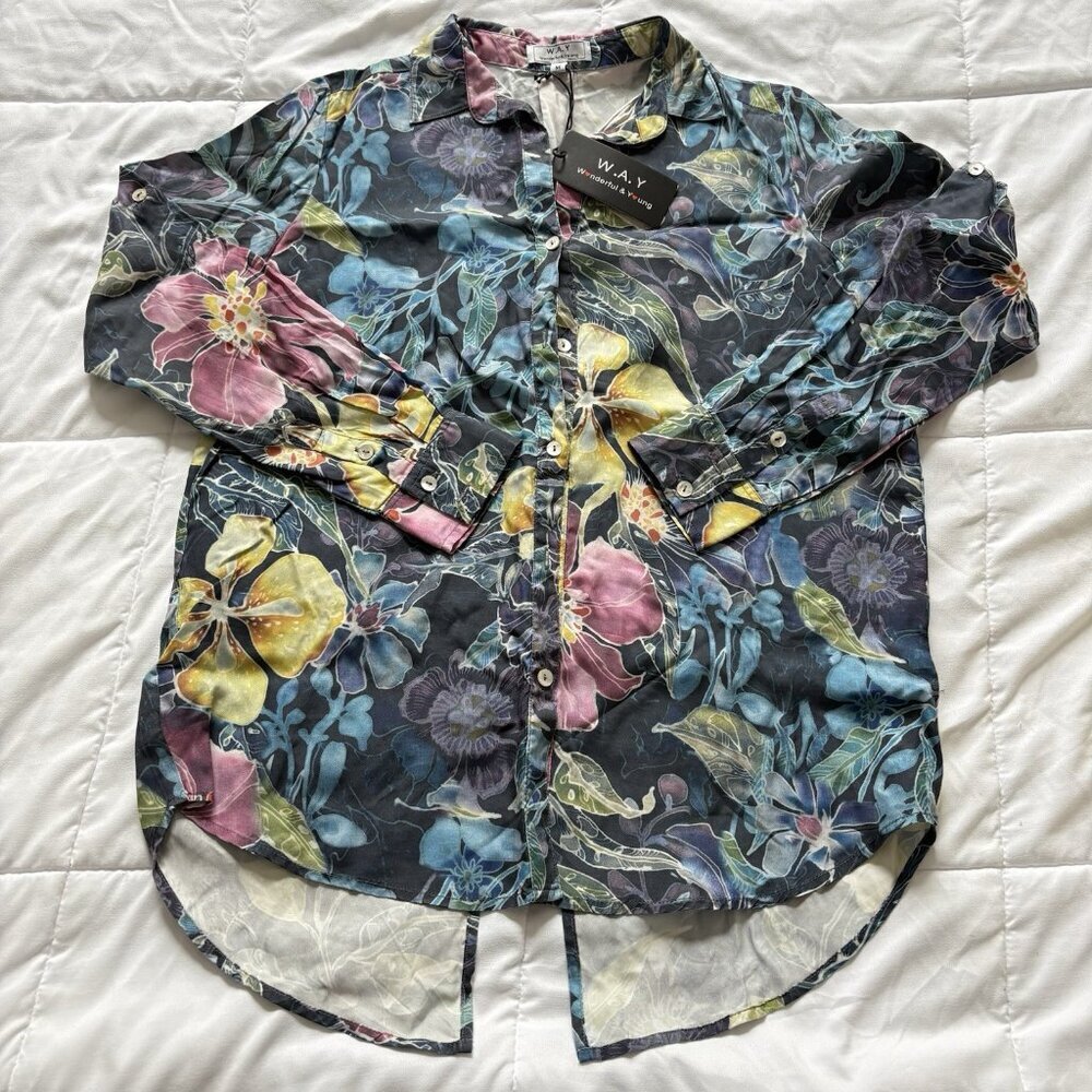 NWT‎ Way Wonderful & Young Womens Size Medium Floral Top Blouse Collared Blue